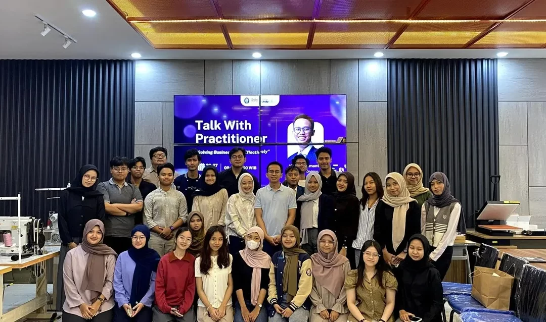 BizzBoost Volume 2: Understanding Effective Strategies in Solving Business Cases Through the Series Talk With Practitioner with EY Consultants